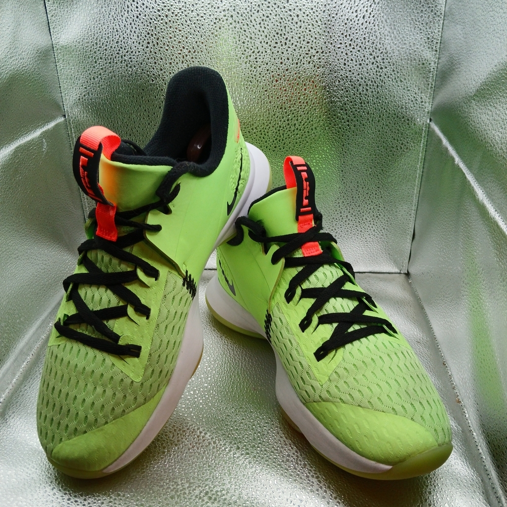 Nike Lebron Glow  Green and Black Witness V Basketball Sneakers Men's Size 11